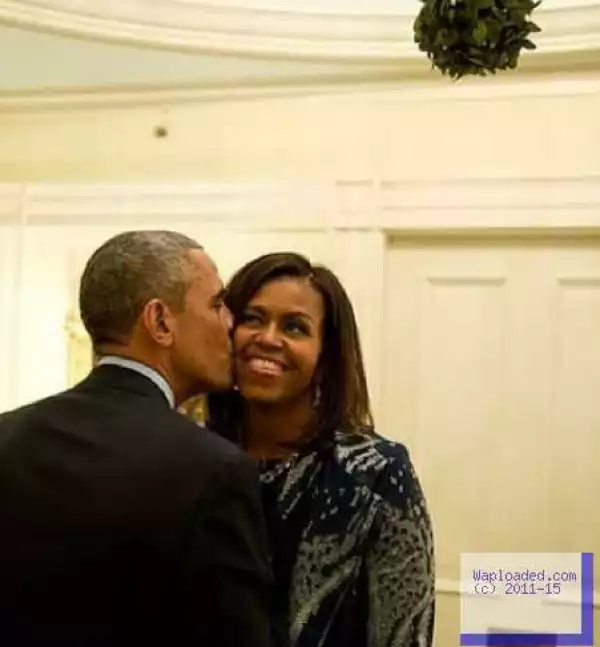 Barack Obama & Wife, Michelle, Loved Up In New Photo